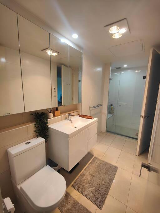 Lakeside Apartment, Walking Distance To Foreshore Kingston Екстериор снимка