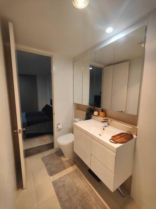 Lakeside Apartment, Walking Distance To Foreshore Kingston Екстериор снимка