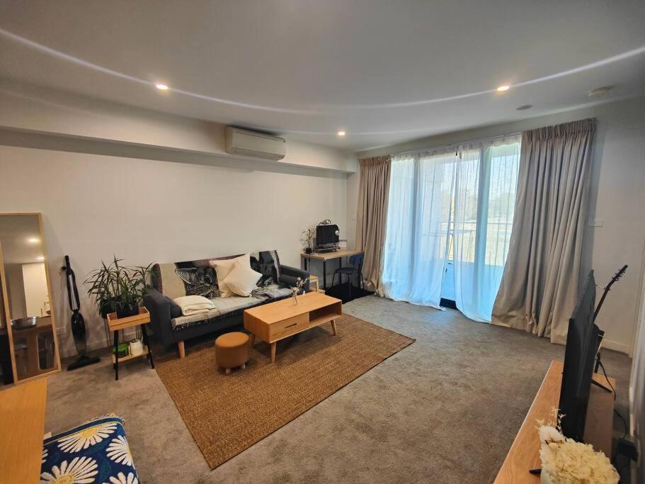 Lakeside Apartment, Walking Distance To Foreshore Kingston Екстериор снимка